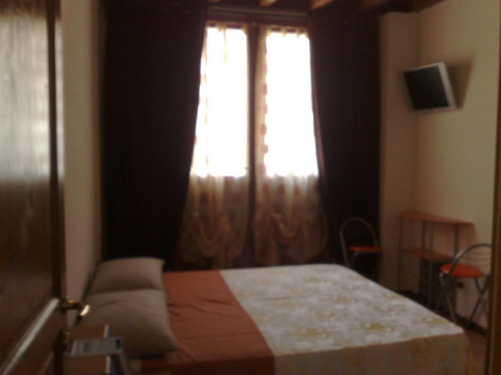 Via Toscana House Parma Bilik gambar