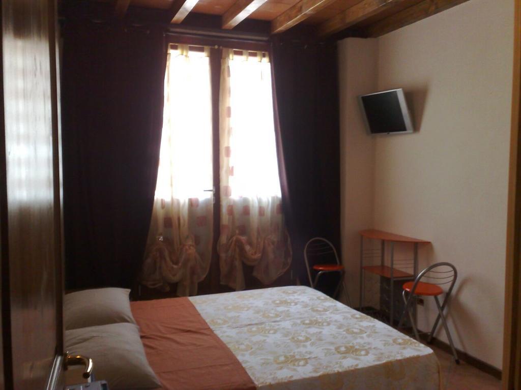 Via Toscana House Parma Bilik gambar